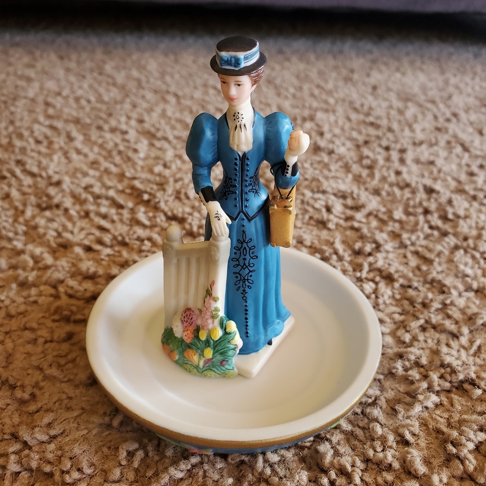 AVON 2009 Mrs Albee (Mini) - Picture 1 of 10